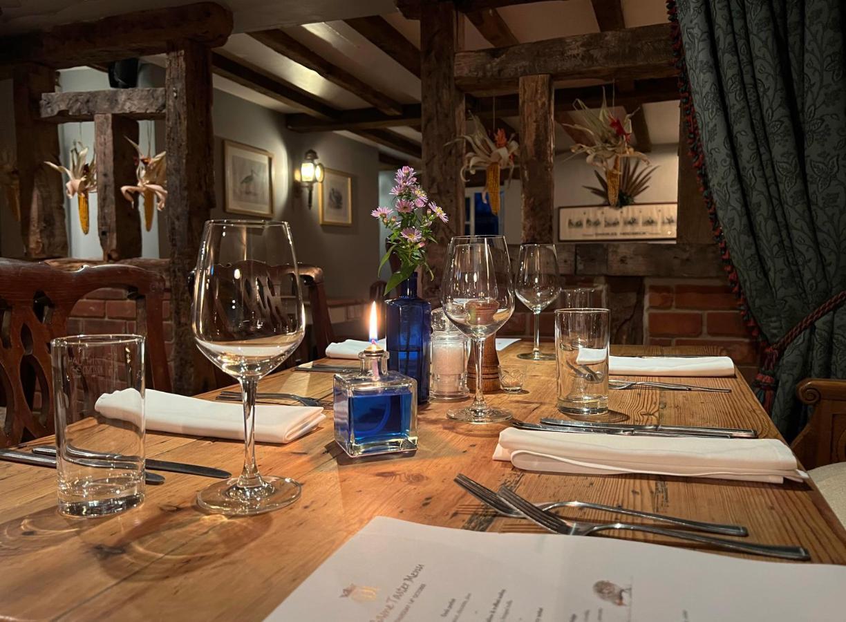 The Queen'S Head At Broad Chalke Hotel Buitenkant foto