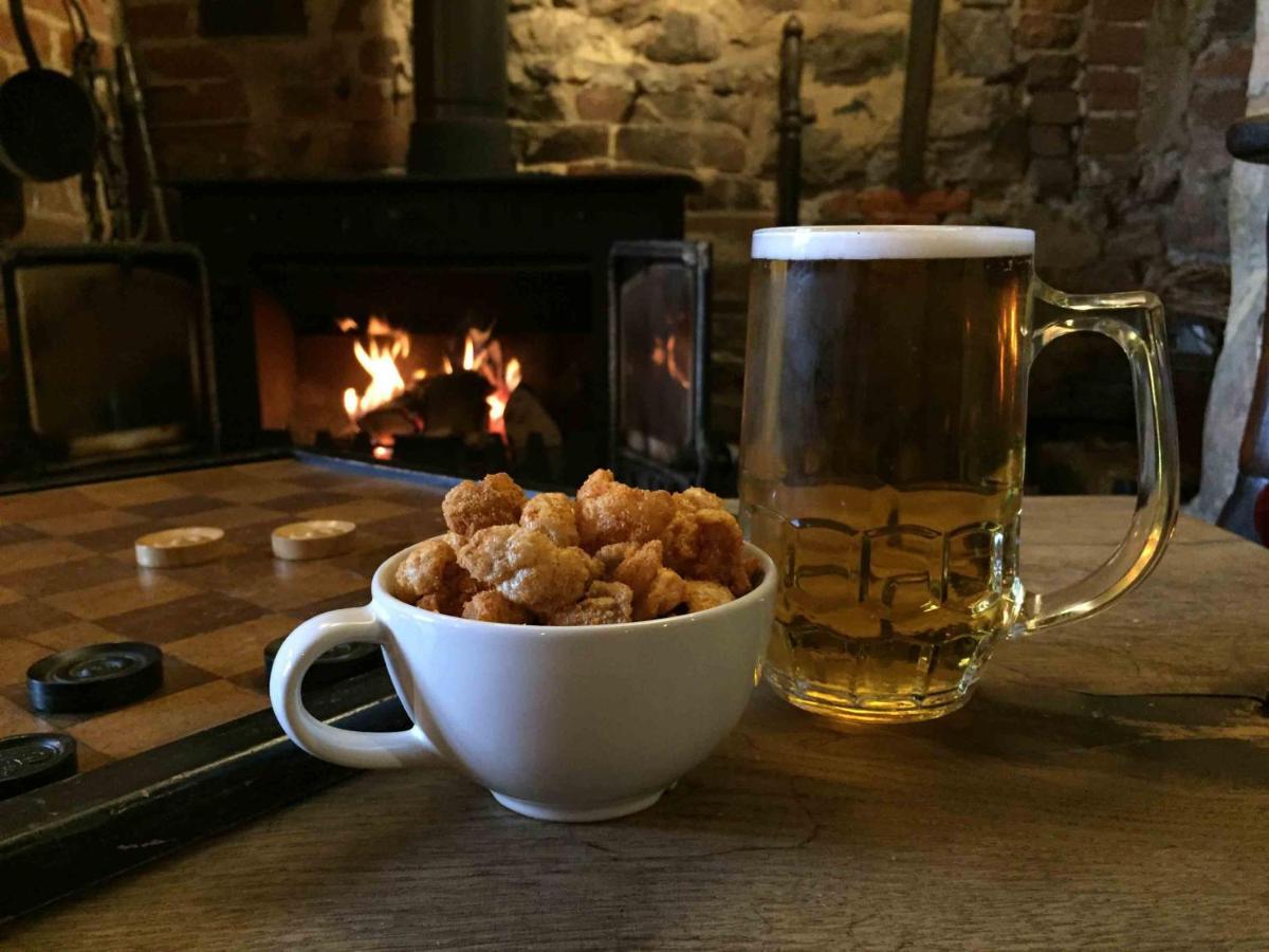 The Queen'S Head At Broad Chalke Hotel Buitenkant foto
